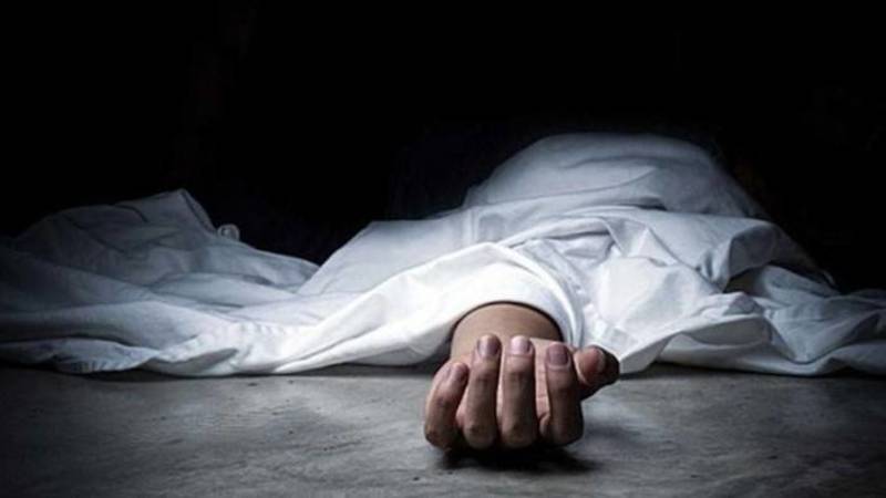 فتاة تنشر صورة لوالدتها في الكفن وتعلن وفاتها في حادث .. ثم كانت المفاجأة التي صدمة الجميع!