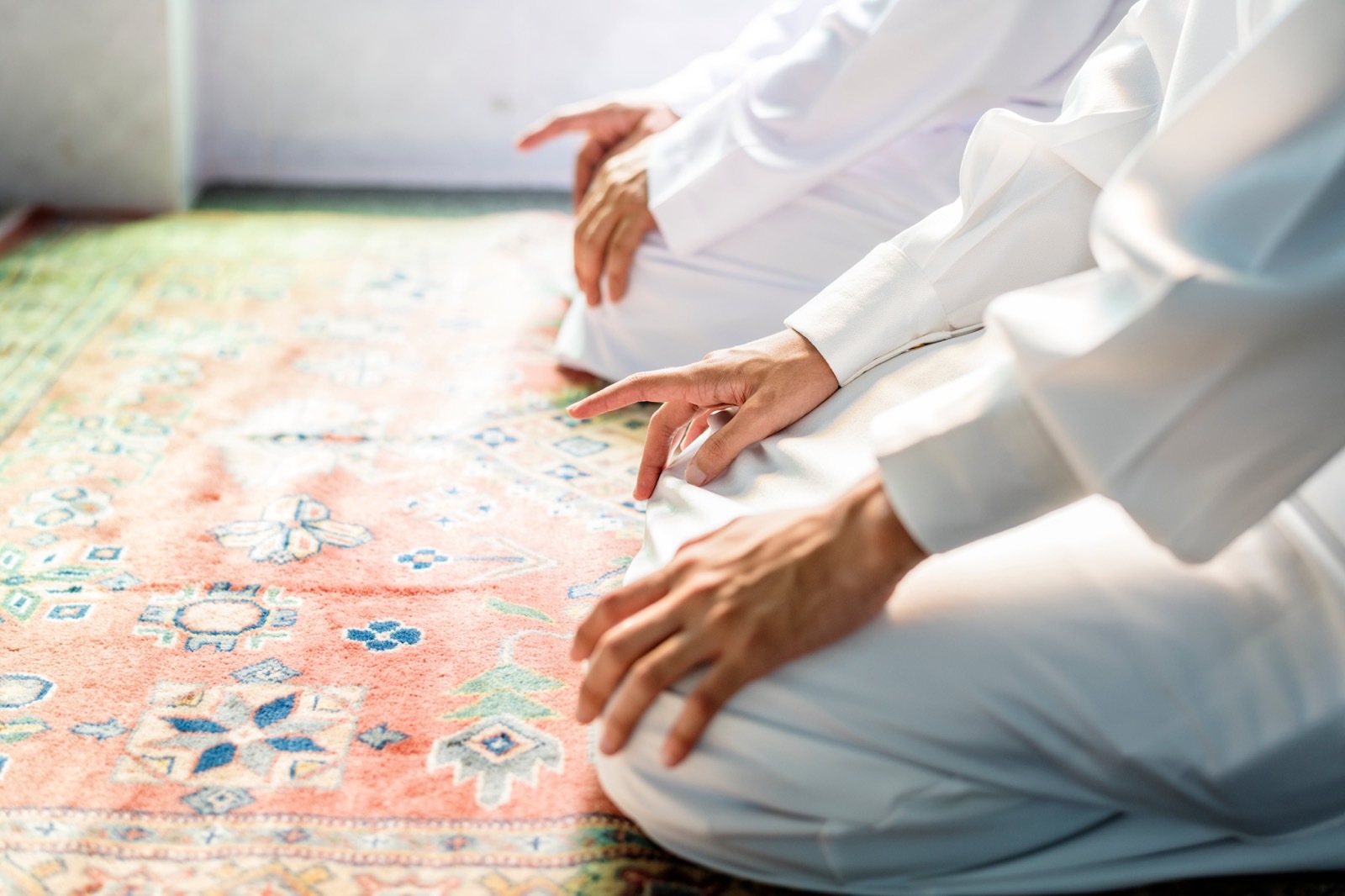 خطأ في الصلاة يسبب العمى و حذر منه النبي ﷺ ..  .. لن تتوقع ماهو ؟