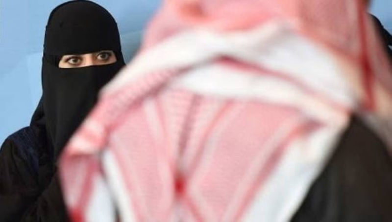 مواطن سعودي طلبت منه زوجته الطلاق فجأة بعد عودتها من السوق لهذا السبب الصادم !