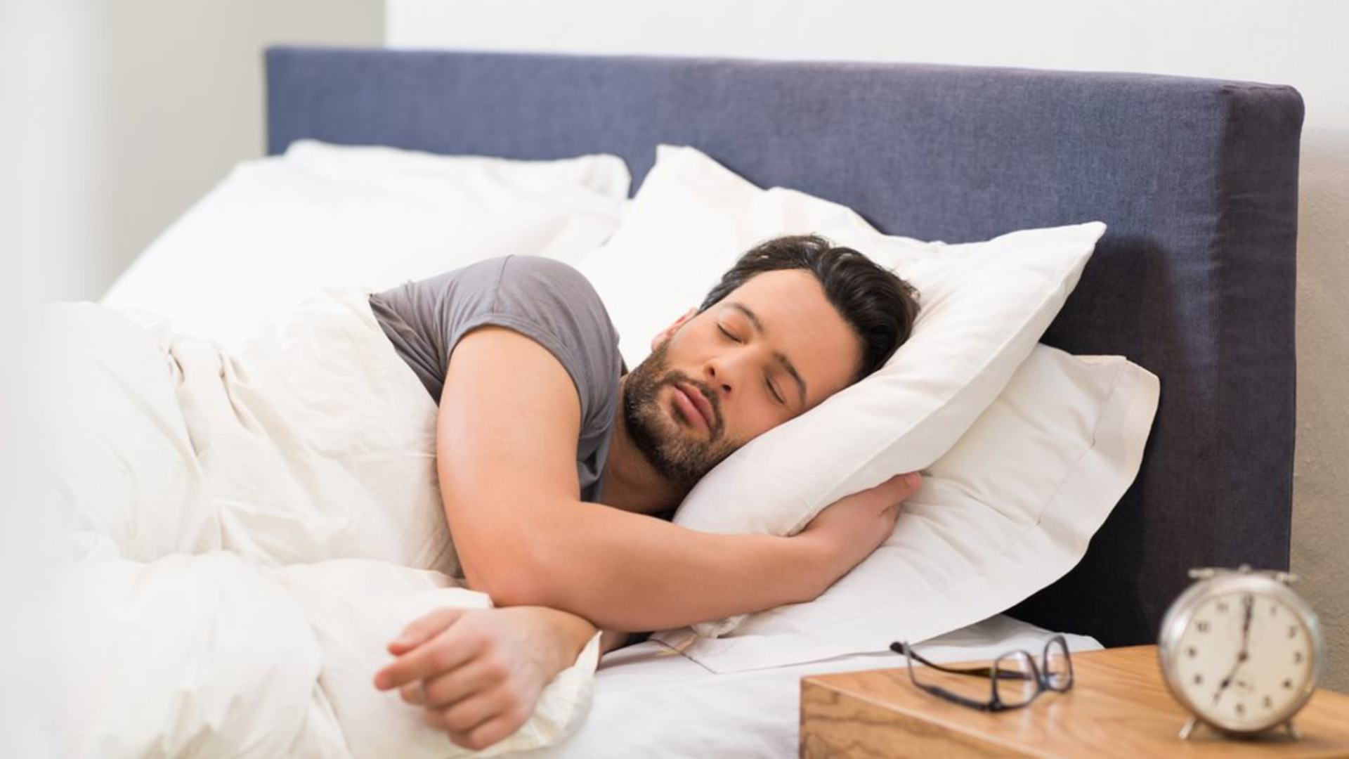 معلومه يجهلها الكثير..يشعر الرجل بالنعاس بعد الخلوة الشرعيه مع الزوجه وينام بعد العلاقة