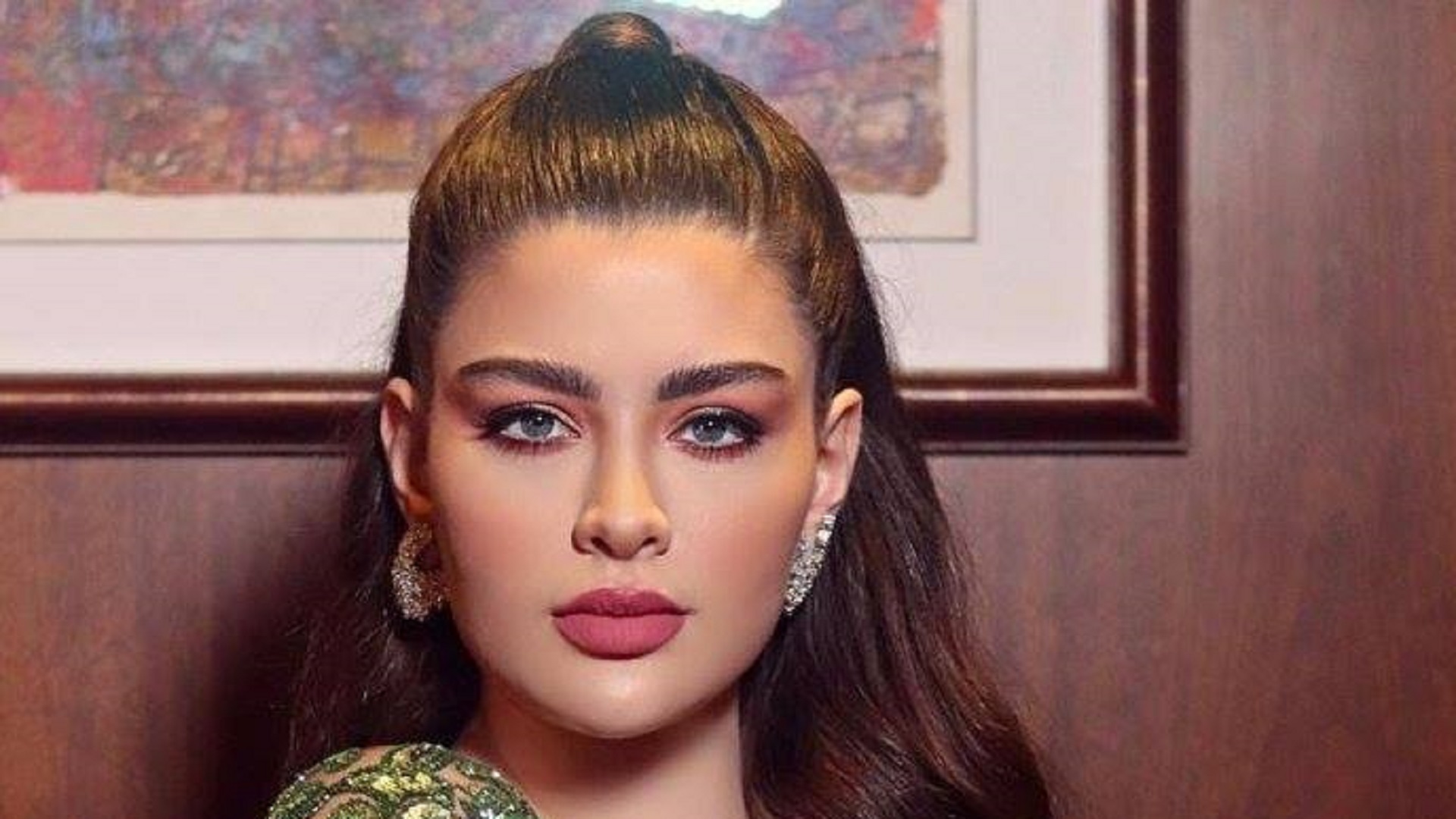 شاهد الحسناء الكويتية روان تستلقي على بطنها وتكشف مؤخرتها وتمارس عمل فاضح مع رجل أعمال تركي ( صورة )