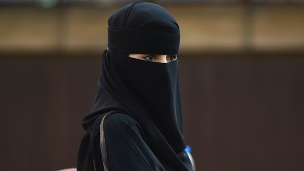 سيدة سعودية تقدم عرض مالي ضخم لمن يقبل الزواج منها وتضع شرطها الوحيد