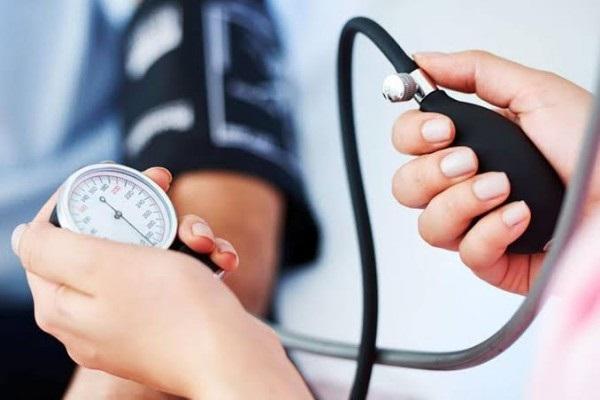 ماذا يحدث للمراهق اذا أصيب بارتفاع ضغط الدم؟ طبيبة بريطانية تفجر مفاجأة !