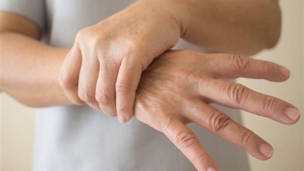 تحذير..  ظهور هذه العلامة الغريبة على الأصبع تدل على « سرطان الرئة » ؟