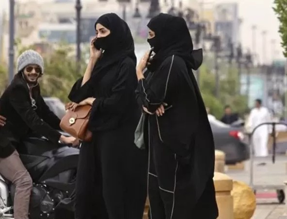 مشهورة سعودية بدون خجل و بكل جرأة.. تكشف لماذا ترفض النوم مع زوجها؟ .. لن تصدق ما هو السبب ؟
