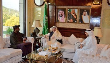 شاهد بالصور ..باكستاني يرسم صورة محمد بن سلمان على شاحنته يتصدر تويتر وسفارة السعودية تعقب