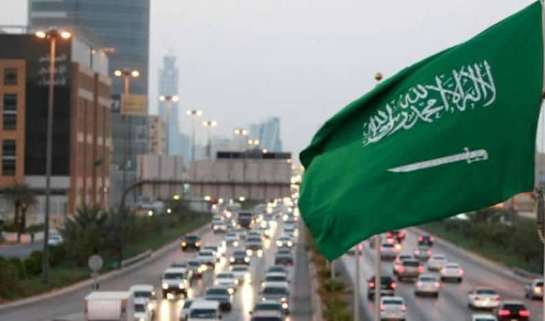 مفاجأة ملكية غير متوقعة ..السعودية تكشف عن  6 مهن يمكن للوافدين العمل فيها بدون كفيل