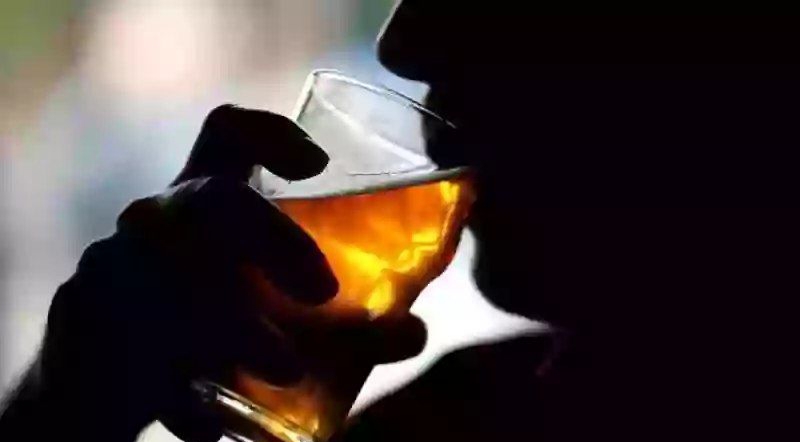 طبيب سعودي يحذير.. دواء شائع يرتبط استخدامه بالانتحار وتلف الدماغ حتى بعد التوقف عن تناوله بنحو سنة