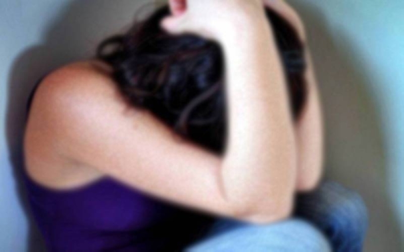 اختطاف فتاة من خطيبها واغتصابها في منطقة خالية في دولة عربية.. وحيلة من الضحية تطيح بهم !