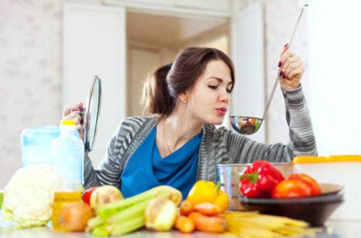  نهانا عنها الرسول (ص) .. هذه العاده الخطيرة تسبب قرحة المعدة وارتفاع السكر في الدم!