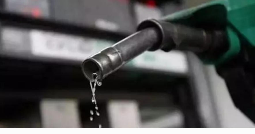 تسعيرة جديد ولأول من نوعها  للمشتقات النفطية في هذه المحافظات اليمنية وهذا هو السعر الجديد! 