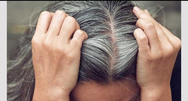 وصفه طبيعية لمعالجة الشيب المبكر.. ماعليك الا اتباع خطوات التحضير !!