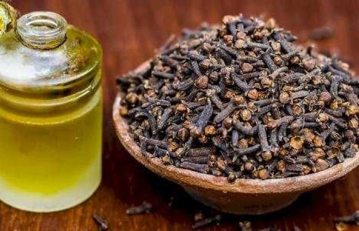 للمتزوجات فقط ضعي القليل من زيت الزيتون و القرنفل في هذا المكان من جسمك قبل النوم ولن تتخلي عنه ابدا 