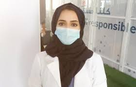 طبيبة سعودية بجمالها الطاغي تشعل مواقع التواصل الاجتماعي وأمير أردني يتقدم لخطبتها بهذا المهر الفلكي 