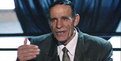 هذا الفنان المصري الشهير غسل وكفن مرتين ولم يحضر جنازته أحد ..والمفاجاة كيف مات ! .. شاهد من هو ؟