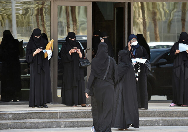 بدون خجل..  مشهورة سعودية تضع شرط واحد فقط لزواجها:  مهري أن يفعل زوجي هذا الأمر معي كل ليلة!
