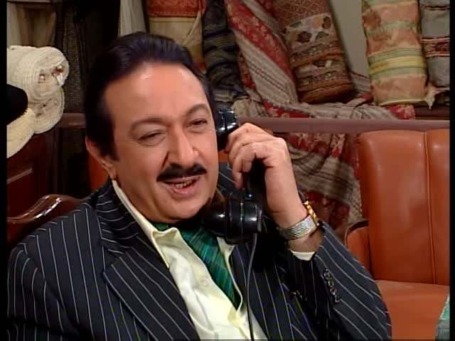 مفاجأة تصعق الجمهور .. ظهور زوجة اخرى للراحل نور الشريف من الوسط الفني غير (بوسي) وتطالب بنصيبها من الميراث ..ردة فعل ابنته مي صدمت الجميع!