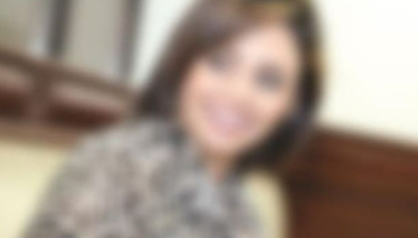 نجمة شهيرة تعترف بدون حياء .. اقامت علاقة مع زوج والدتها الوسيم وفقدت عذريتها على يد شقيقها في سن المراهقة.. لن تصدقوا من تكون؟