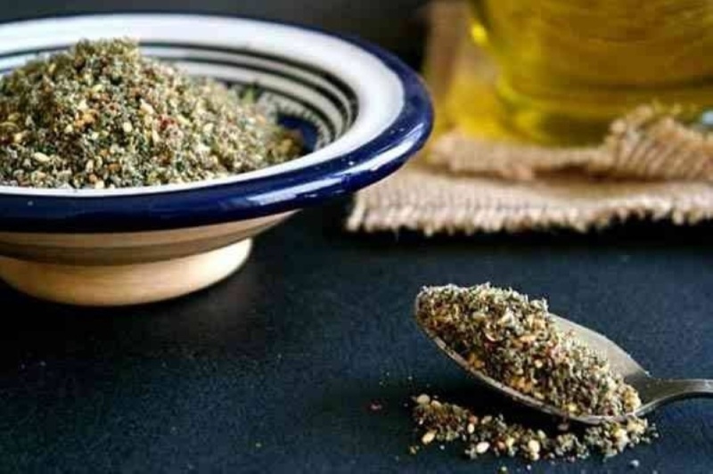 ماذا يحدث لجسمك عند خلط زيت الزيتون والزعتر؟.. خبير تغذية يكشف عن مفاجأة !