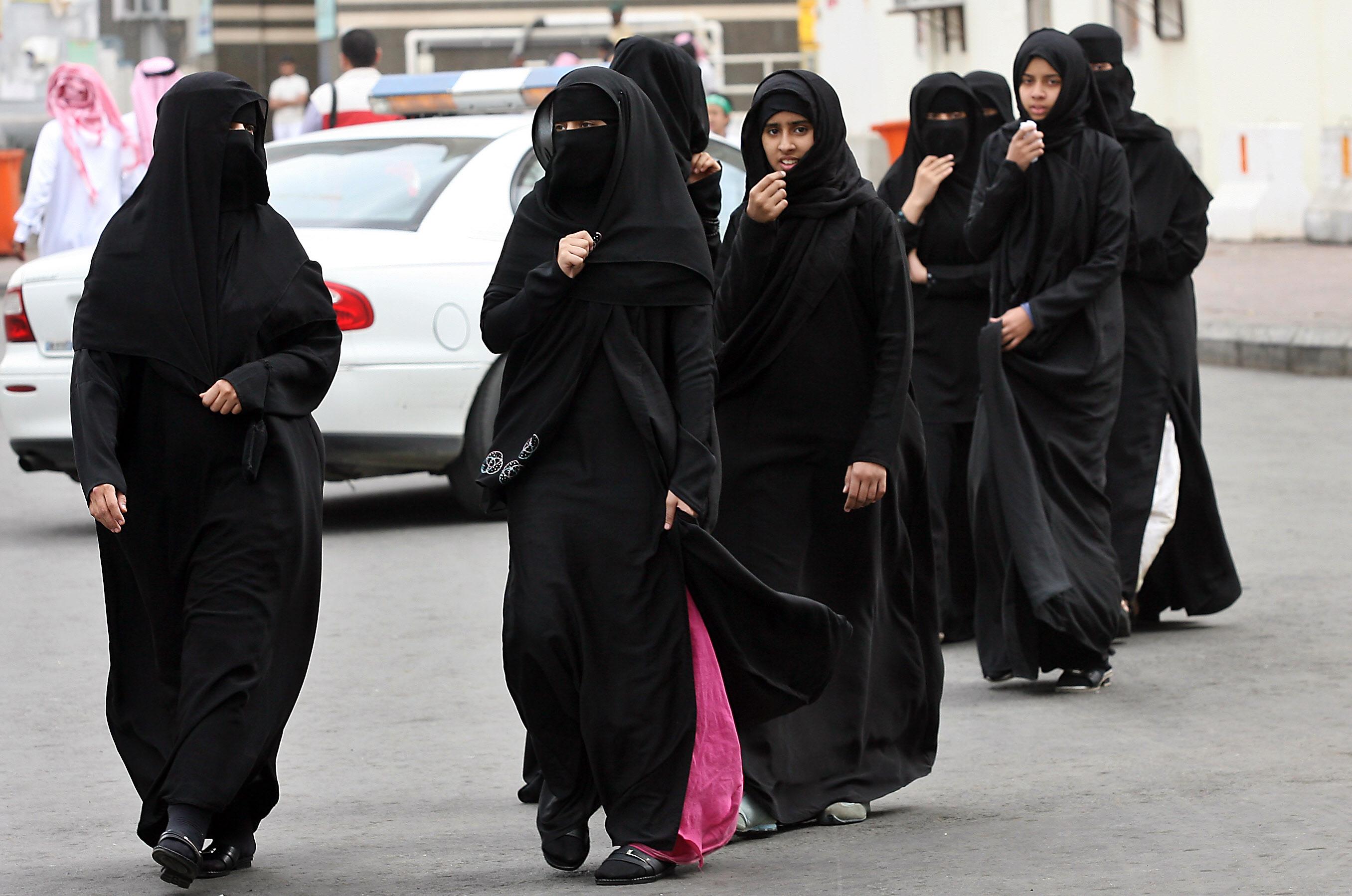 واقعة غريبة تثير المملكة ..حسناء سعودية تعرض مبلغ خيالي لمن يتزوجها والسبب لا يخطر على بال !