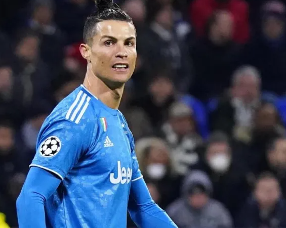 أجر كريستيانو رونالدو الخيالي  فاق كل التوقعات بعد انتقاله إلى نادي النصر السعودي سيصيبك بالذهول!