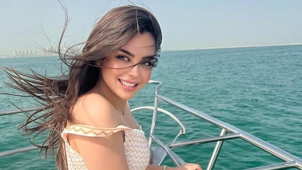 غضب واسع في المملكة..ظهور جرىء لمشهورة سعودية وهي بوضعية صادمة في حمام السباحة وبدون ذرة خجل 