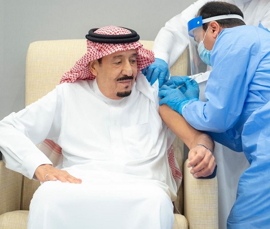 الملك سلمان يتلقى لقاح كورونا