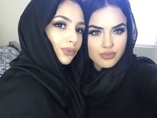شاهد ظهور مسن ملتحي مع فتيات صغيرات في بث مباشر على التيك توك يقلب السعودية رأسا على عقب..مالقصة
