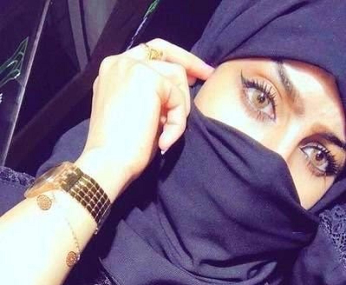 فتاة