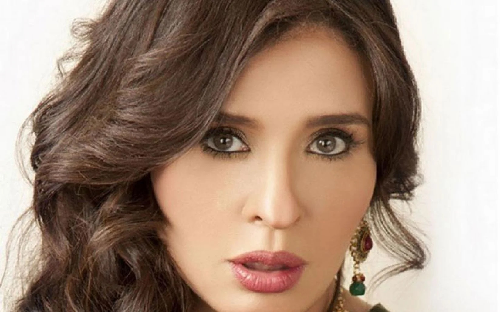 سألوا الراقصة دينا عن سبب طلاقها من أزواجها التسعة؟ .. فكشفت بكل جرأة و دون ذرة خجل ما كانوا يطلبونه منها كل ليلة