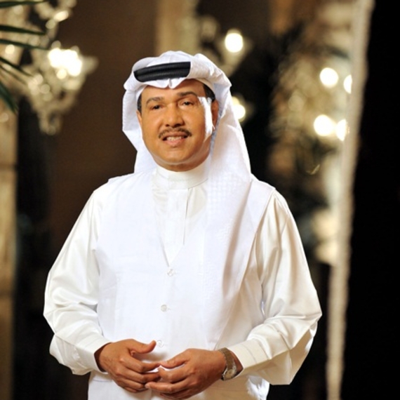 فتاة السعودية الجميلة تجعل الفنان محمد عبده يترك أغنيته وينهار من البكاء..شاهد 