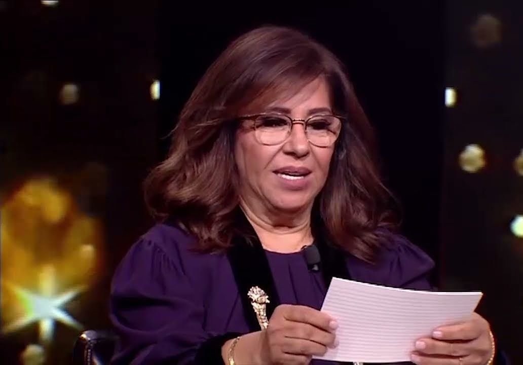 العرافة الشهيرة ليلى عبد اللطيف تقرأ من ورقة وتصعق الجميع بتوقع صادم!.. هذا ما سيحدث لهذا الفنان الكبير 
