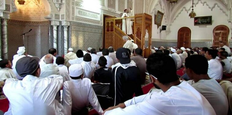 وفاة أمام جامع