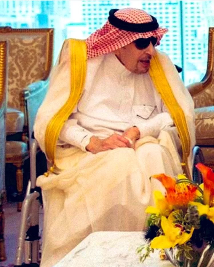 تسريب صورة قديمة للفنانة سهير رمزي ليلة خطوبتها على نجل ملك السعودية!!  ..  ظهرت بجانبه كالأميرات!!