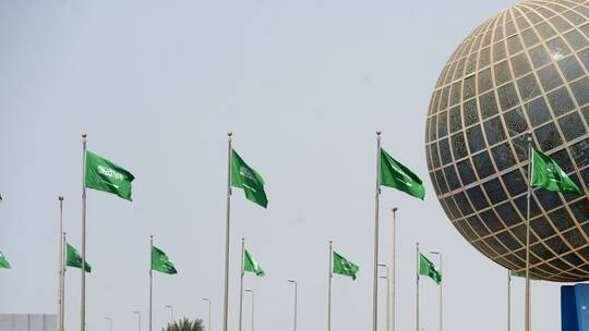 كنز مخفي في السعودية سيجعلها تستغني عن النفط والغاز وتتحكم بالعالم بضغطة زر !