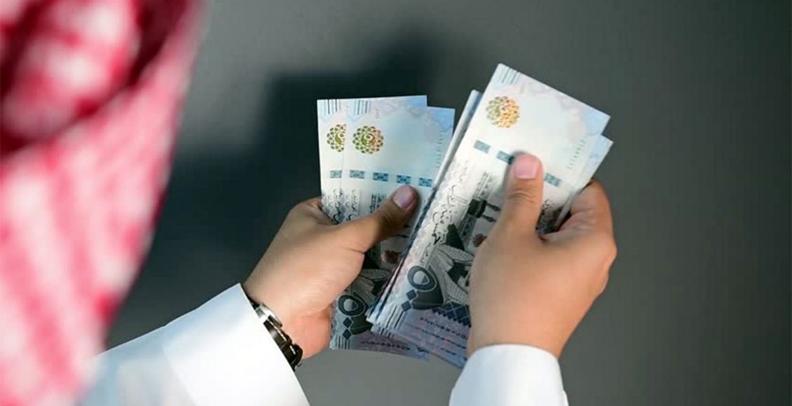 مواطن سعودي يكشف عن أفضل مهنة في المملكة يصل دخلها الشهري لأكثر من 100 الف ريال .. لن تصدق ماهي !