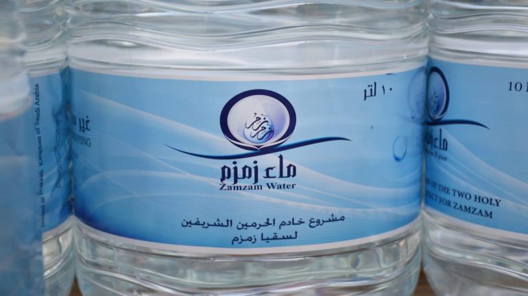 معجزة ماء زمزم الربانية علاجية للمرضى لا تقدر بثمن .. تعرف عليها فوراً