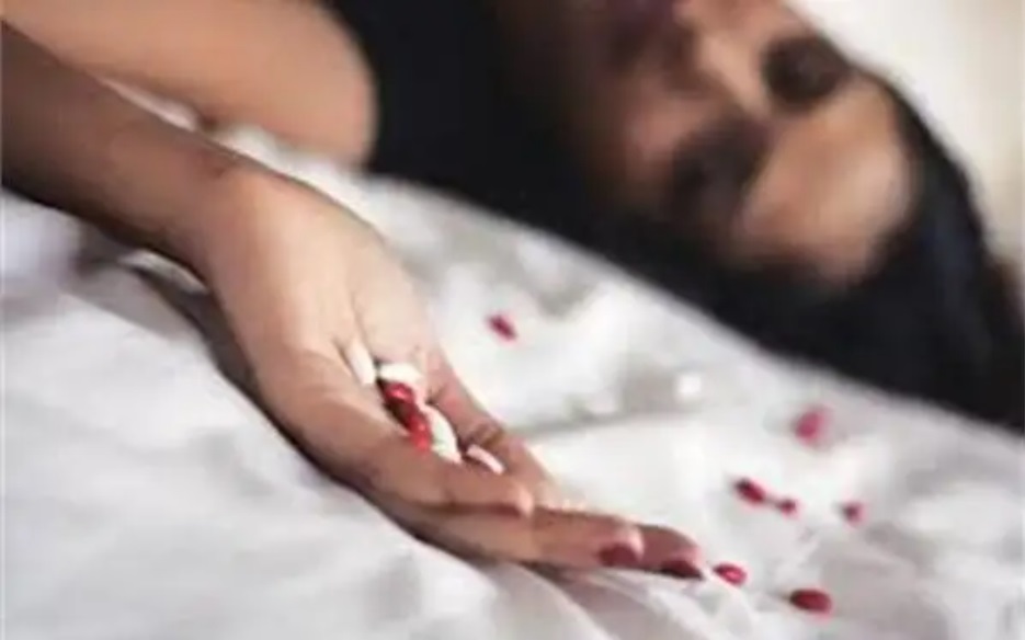 جريمة هزت صعيد مصر .. عروس تنتحر بـ الحبة القاتلة !