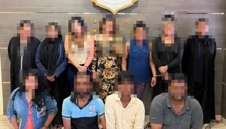 حدث في هذه الدولة الخليجية : القبض على 25 رجل وامرأة أثناء ممارسة الرذيلة بمقابل مادي .. وهكذا كانت نهايتهم  التي لا يتوقعها انسان !
