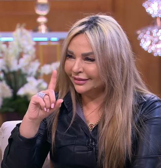 سألوا الفنانة غادة نافع عن سبب صراخها الشديد ليلة الزفاف .. فأجابت بدون خجل وبكل جراءة !