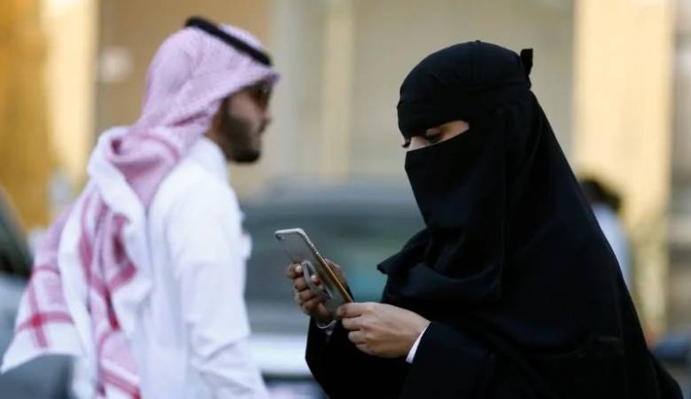 سعودي وزوجته