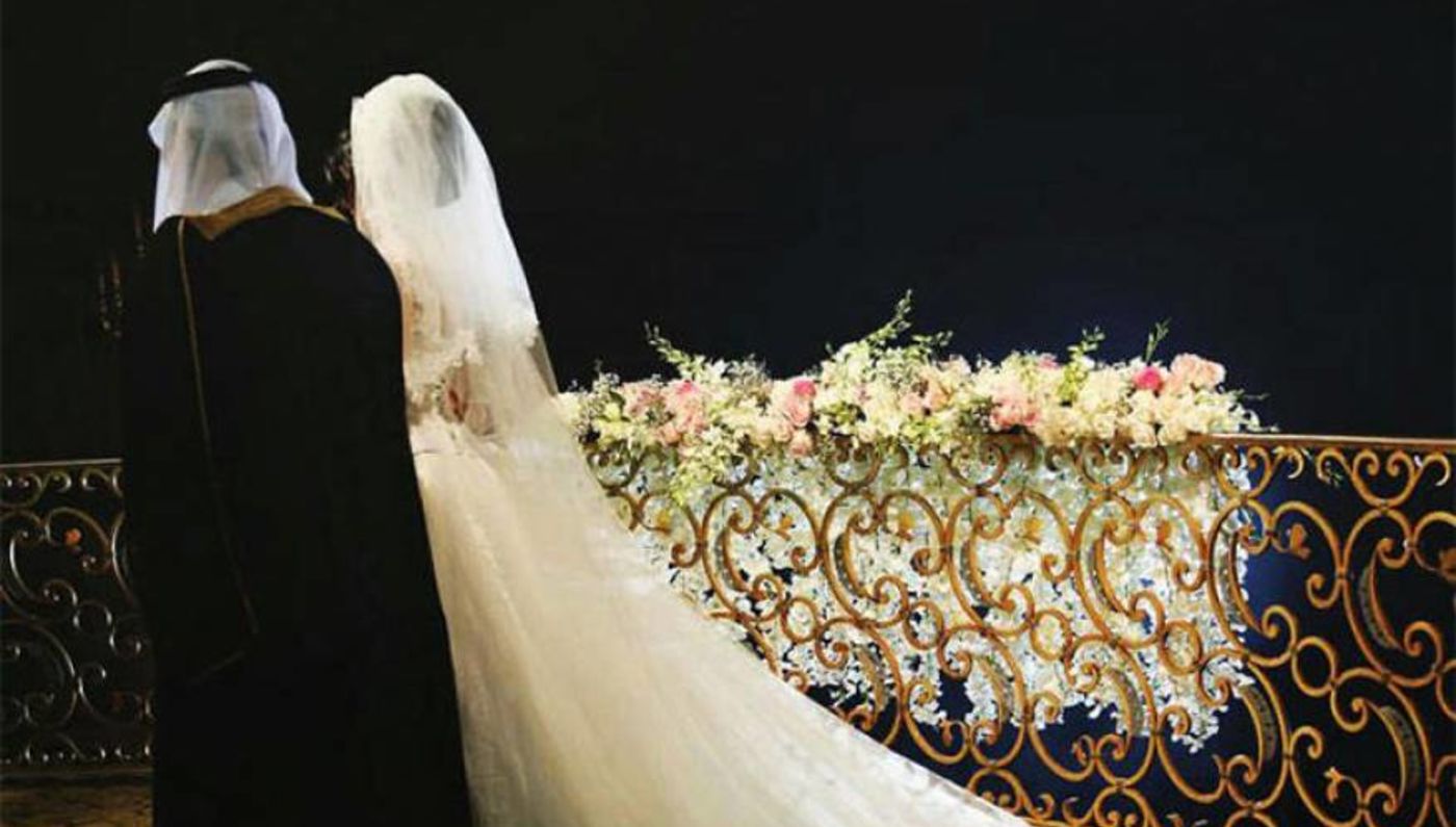 عروسان في الخليج