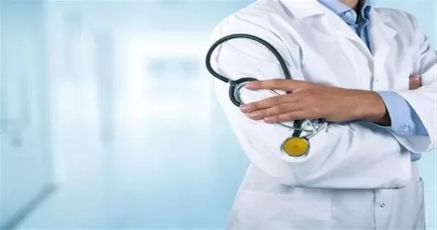 في دولة عربية ..القبض على طبيب يمارس الرذيلة مع سيدات وتصويرهن في عيادته ويوثق جريمته بالفيديو.. تفاصيل صادمة للغاية!