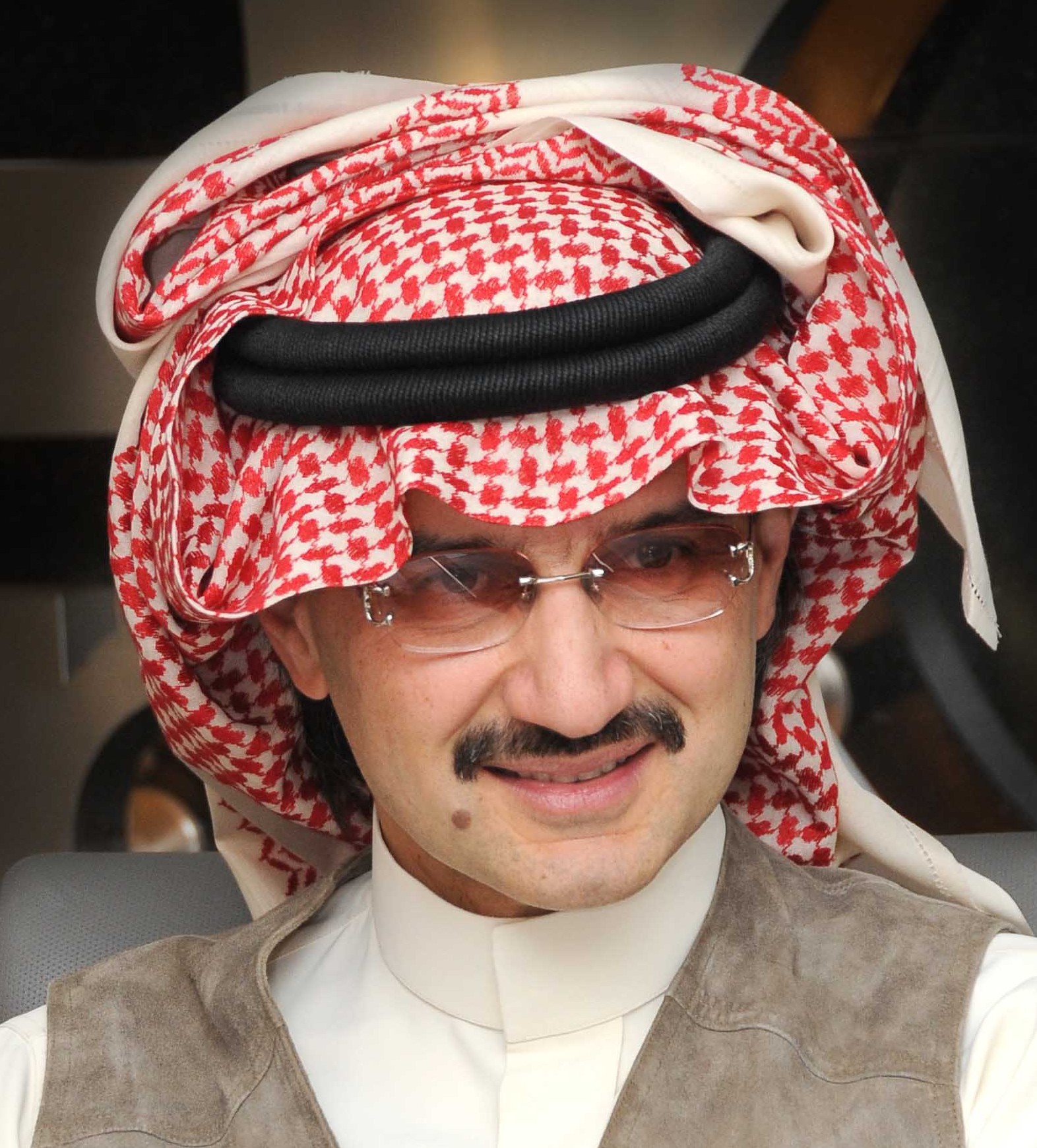 لن تصدق كم تبلغ ثروة الملياردير السعودي الوليد بن طلال مع نهاية 2022 وبداية 2023م؟!