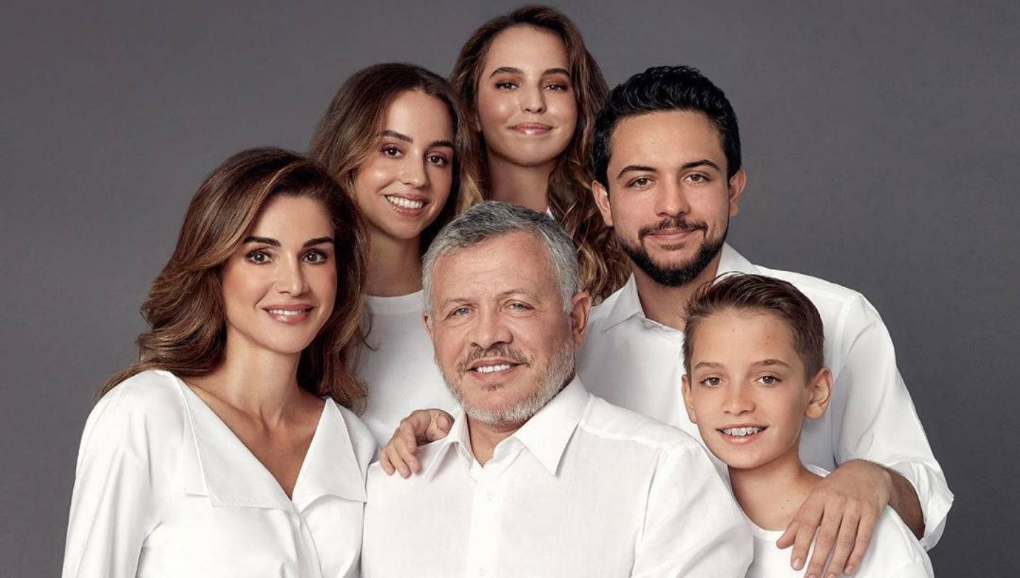 خلال حفل زفافها .. الشقيقة الصغرى لملك الأردن تخطف الأنظار بجمالها الفاتن  .. والمفاجأة في جنسية العريس .. صورة