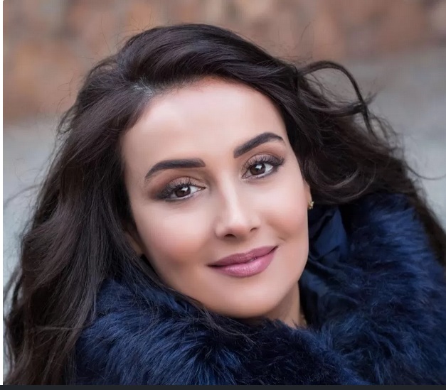 بكل جرأة سارة باب الحارة تقفز بأحضان زوجها وتمارس المحظور أمام الكاميرا !! (شاهد صور)