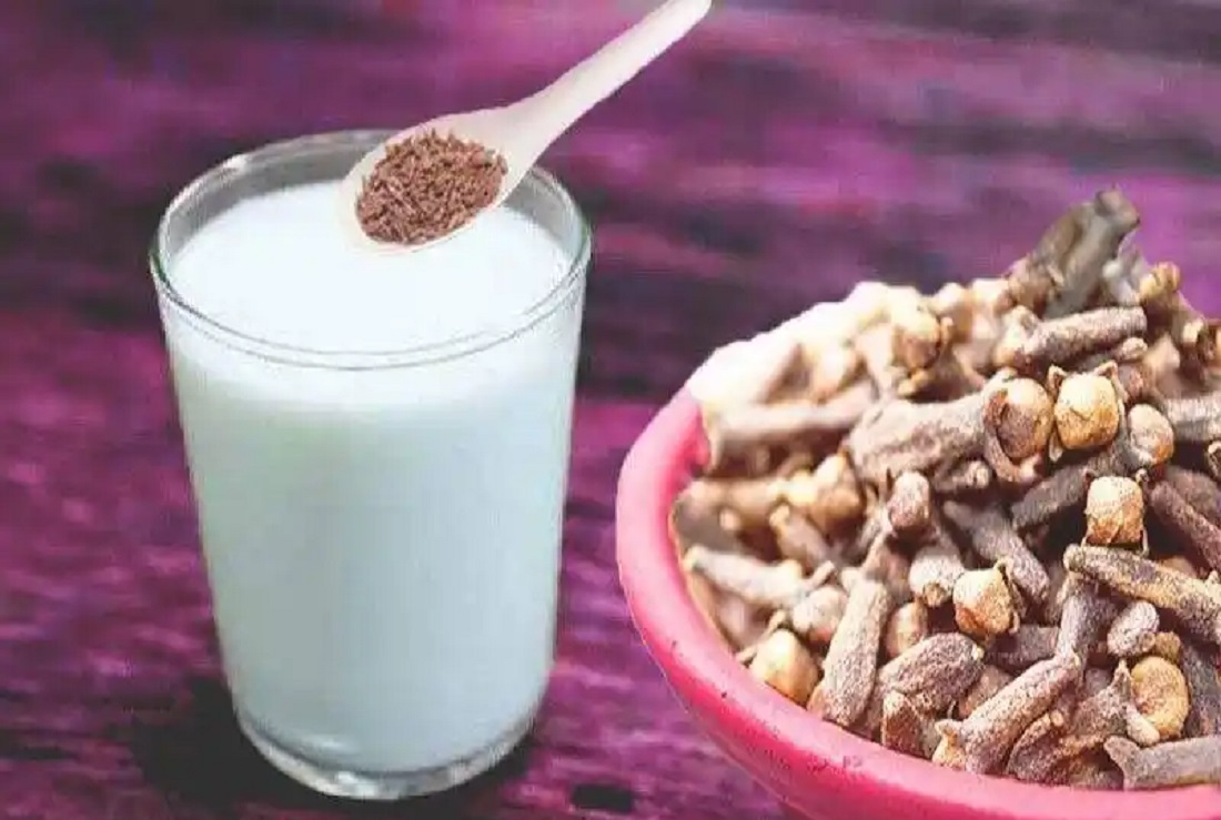 القرنفل والحليب
