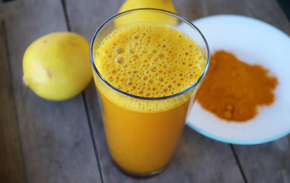 ظلت فتاة تشرب ماء الكركم كل صباح لنصف شهر و ما حدث لها شيء لا يصدق !