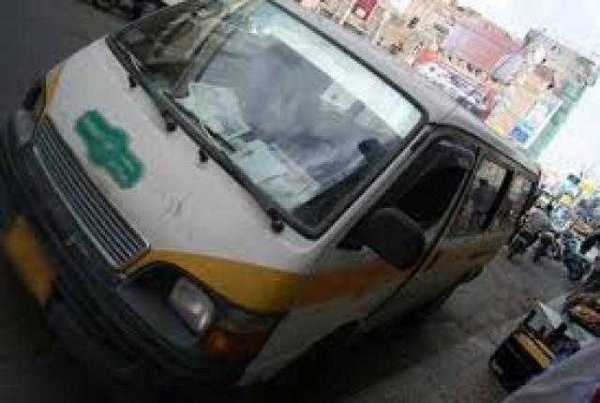 قفز فتاة يمنية من باص مسرع