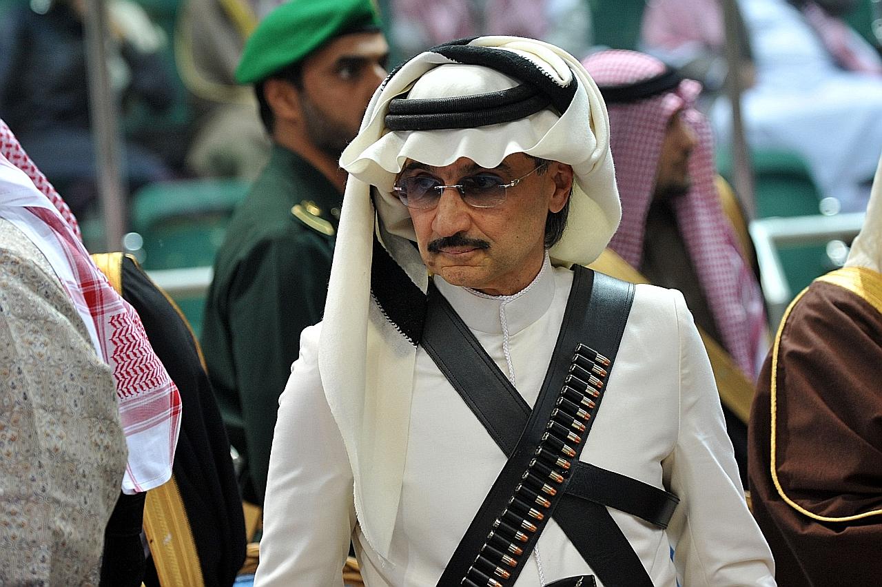 شاهد الفتاة اليمنية التي تزوجها الأمير السعودي الوليد بن طلال تجمعهم صورة ..تشعل مواقع التواصل الاجتماعي !